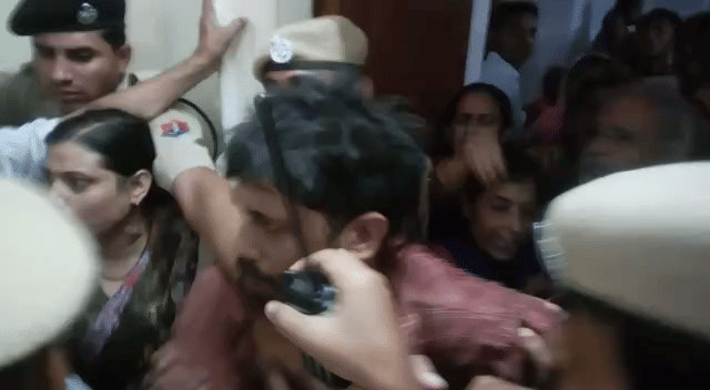 congress workers made violence protest in alwar city collectorate 