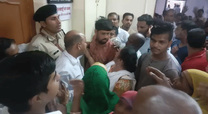 congress workers made violence protest in alwar city collectorate 