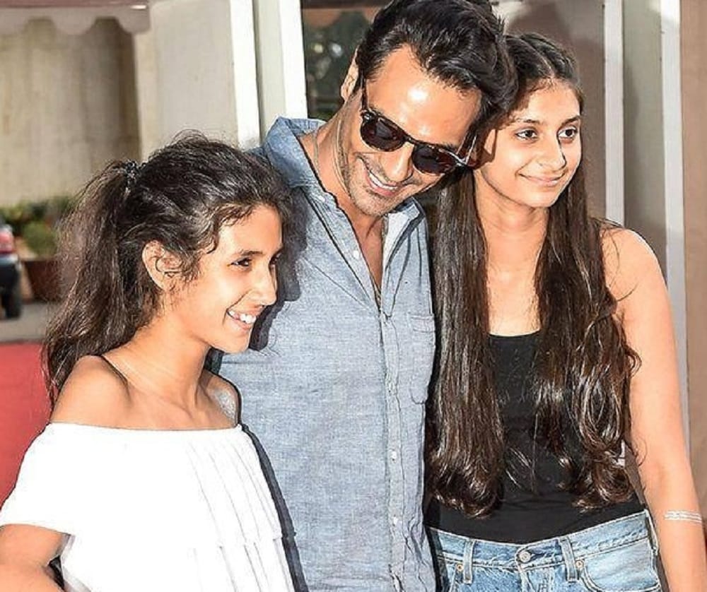 arjun rampal daughters do not like his ra one and daddy look