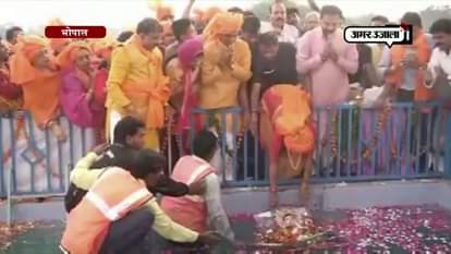 Ganesh Visarjan: CM Shivraj along with his wife bid adieu to Bappa in bhopal