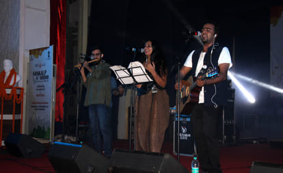 bhu students dance on deshbhakti  patrotic song