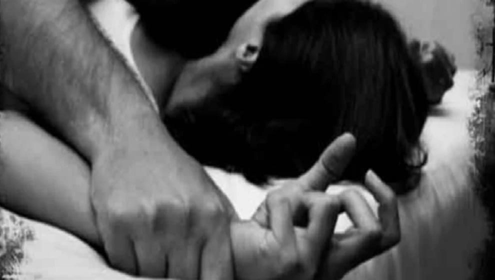 foreign woman gangraped by Three youths in moving car in delhi