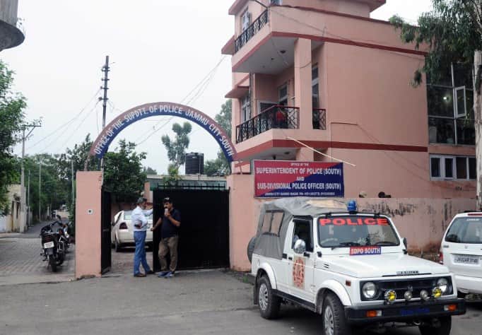j&k police decided to use facebook 