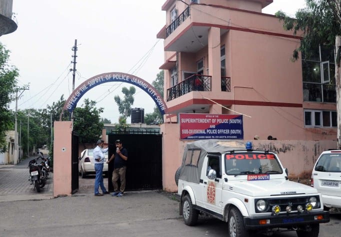 j&k police decided to use facebook 