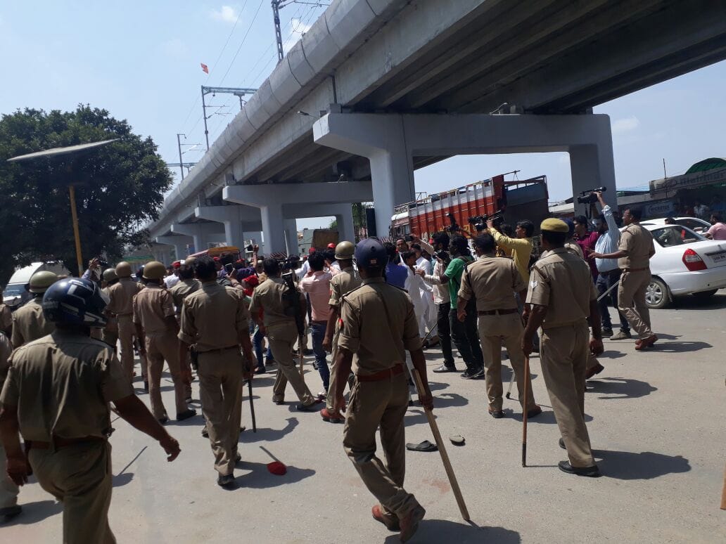 SP activists made ruckus on transportnagar metro station lucknow
