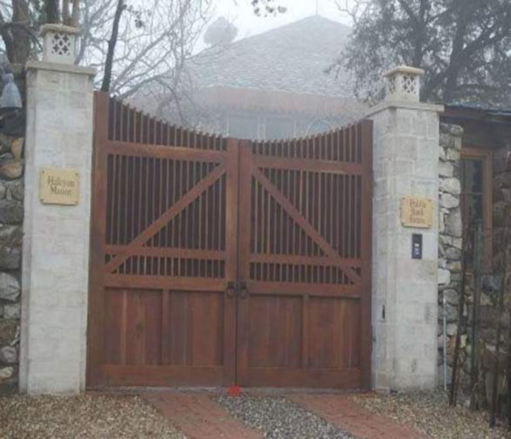 according to vastu shastra vastu tips for main gate colour and position