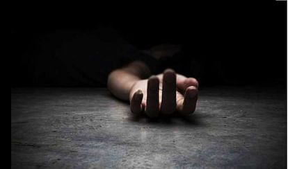 Student Murdered By Cutting Vein Of Hand In Delhi - Amar Ujala Hindi News  Live - Murder In Delhi:आठवीं कक्षा के छात्र की धारदार हथियार से वारकर  हत्या, स्कूल के ही एक