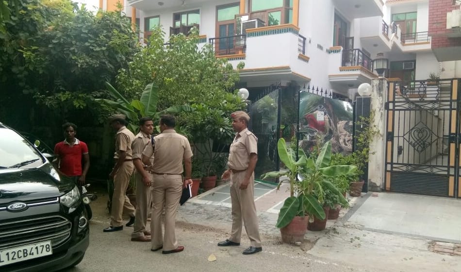 guard shot dead by due to saving woman