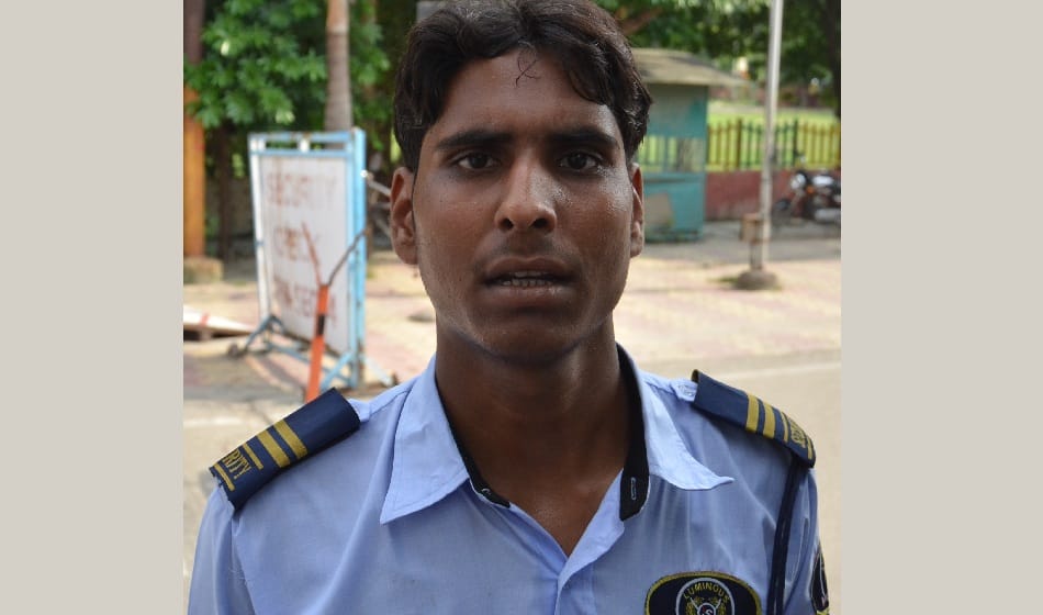 guard shot dead by due to saving woman