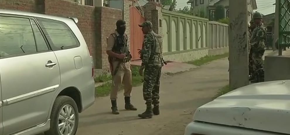 nia raids on 16 place in Srinagar and Delhi for terror funding probe