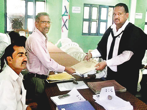 Four-four contenders on the chair of the President and Secretary