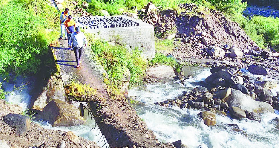 Rural villagers are moving from the bridges