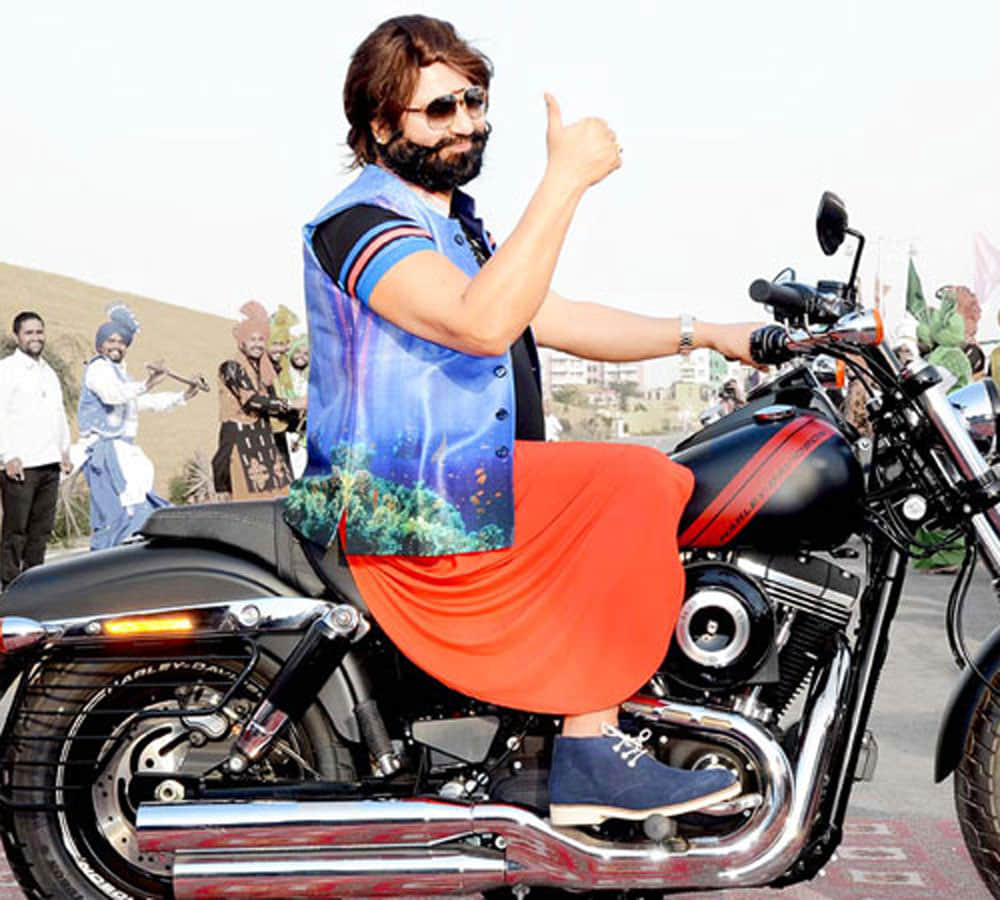 gurmeet ram rahim singh daughter honeypreet insan break record of jackie chan 