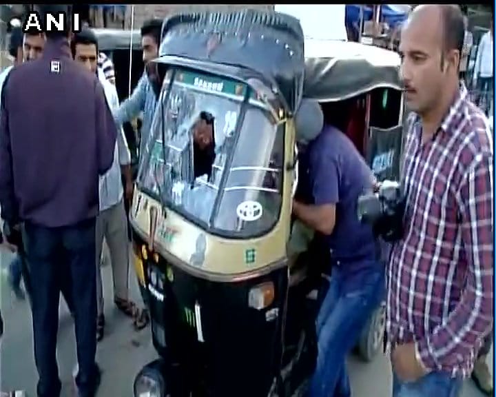 Attack on Crpf vehicle in Srinagar