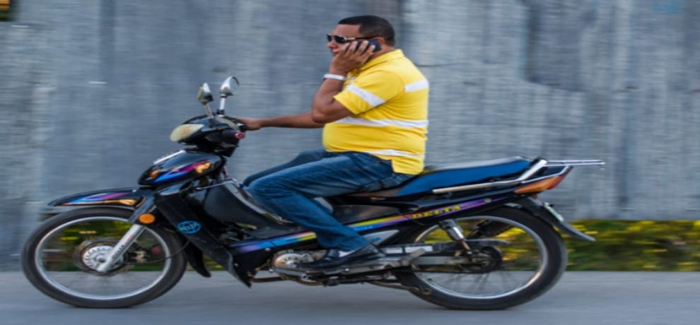 Using mobile phones while driving, 2138 people lost their life in a year