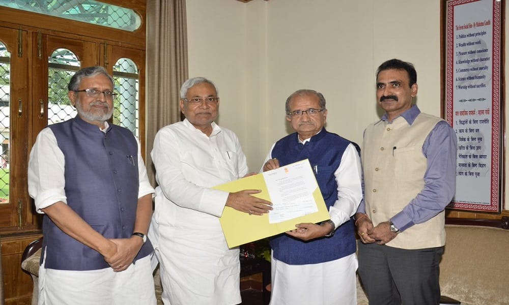Gujarat Minister Bhupendra singh Chudasama handed over Rs 5 Cr cheque to Bihar CM nitish kumar
