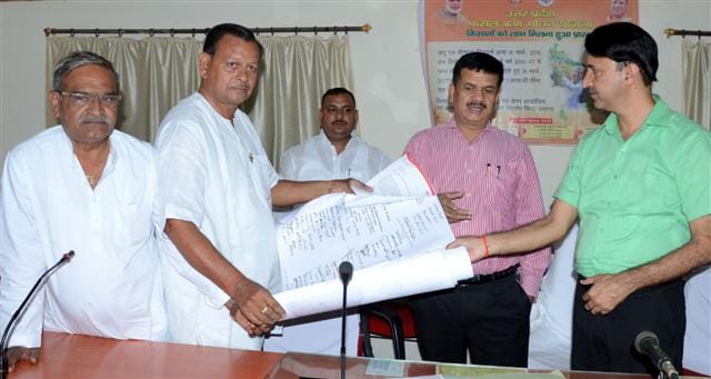 One thousand signatures for repair of Ramghat Road