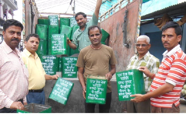 Ramganga Seva Samiti re-distributed 100 dustbin