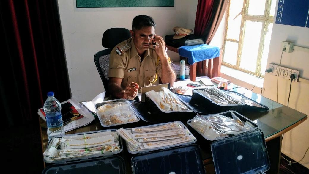 commercial tax department seizes crore rs of gold in dungarpur 