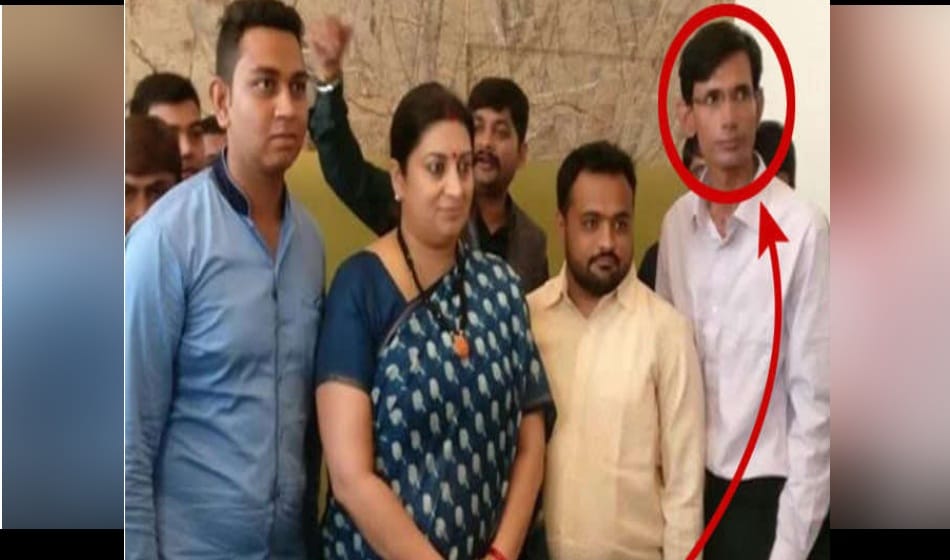 photo is getting viral with smriti irani who 