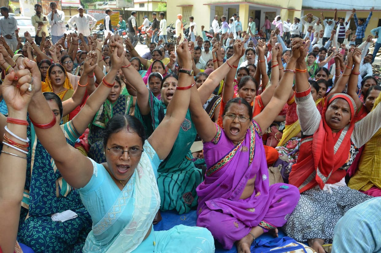 Education students protest against ten thousand honorarium