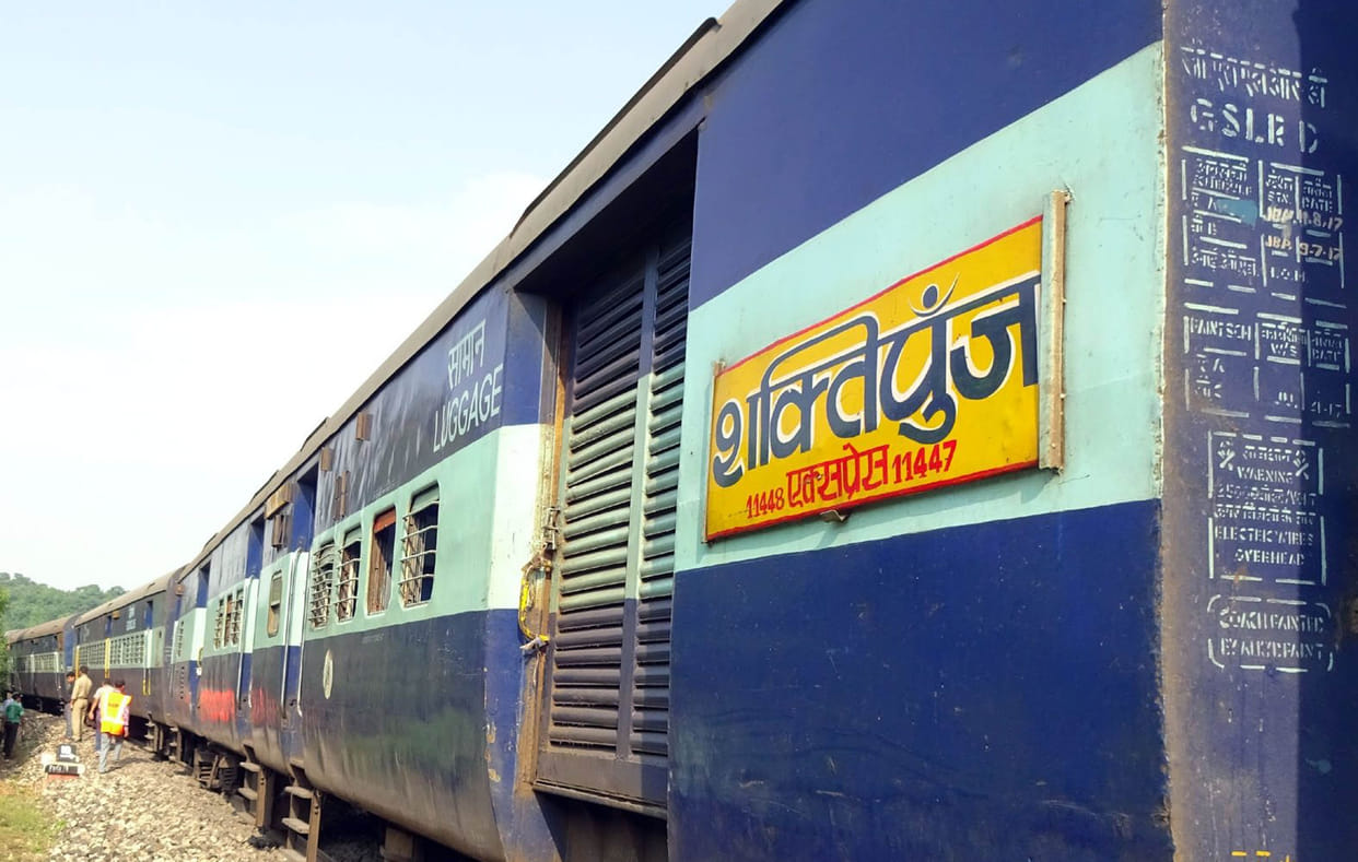 shkatipunj express derail at very dangerous place in sonebhadra