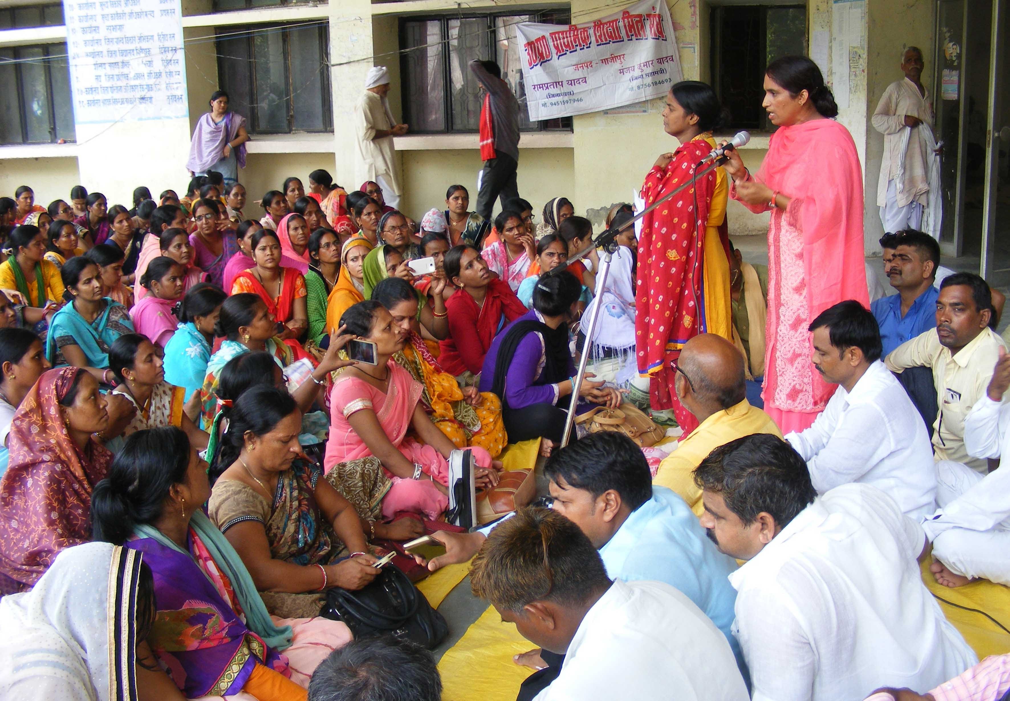 shiksha mitra semi naked protest in uttar pradesh