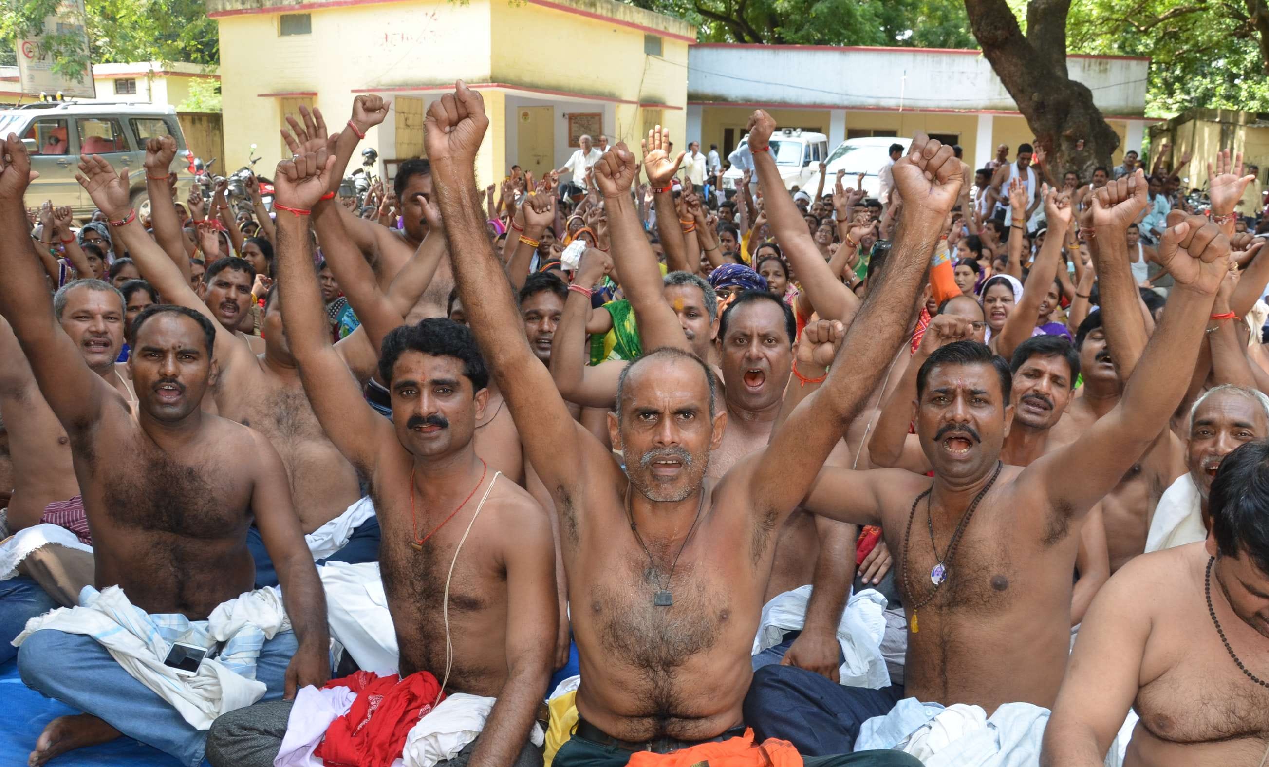 shiksha mitra semi naked protest in uttar pradesh