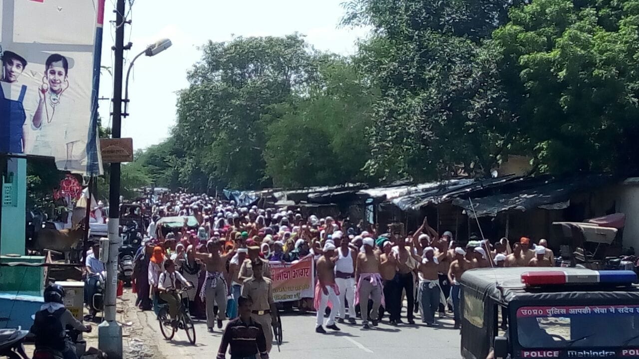 again protest by shikshamitra in agra etah and firozabad