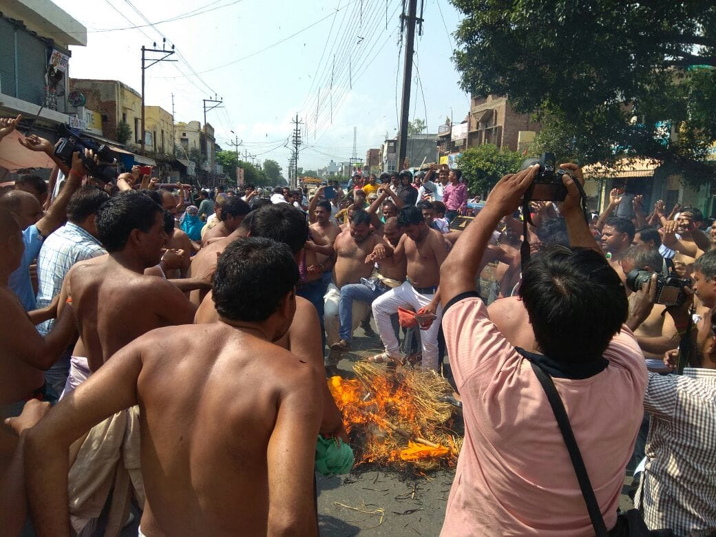 again protest by shikshamitra in agra etah and firozabad