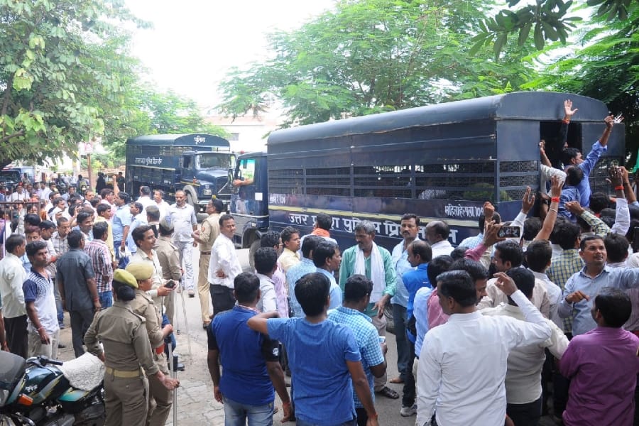 arrest of shikshamitra in barabanki.