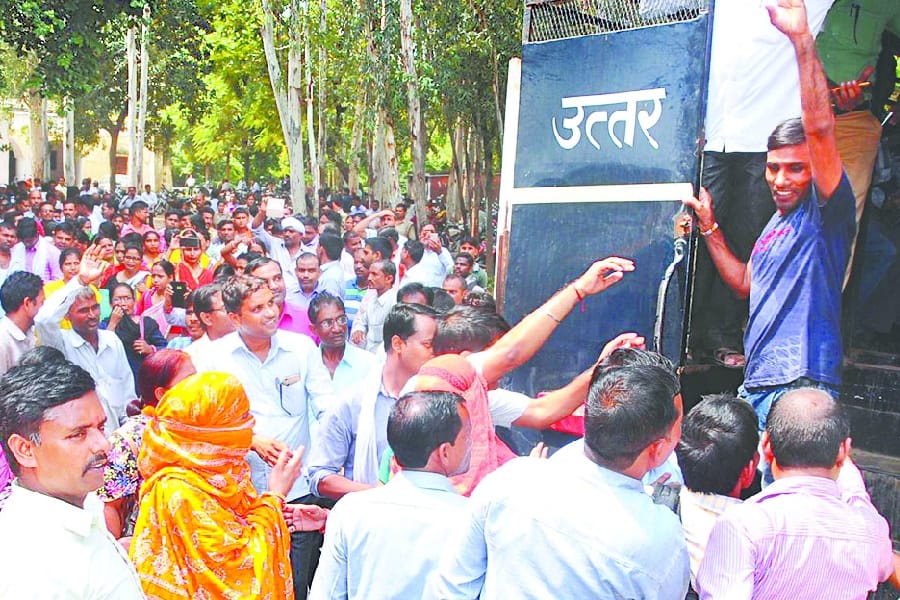 arrest of shikshamitra in barabanki.
