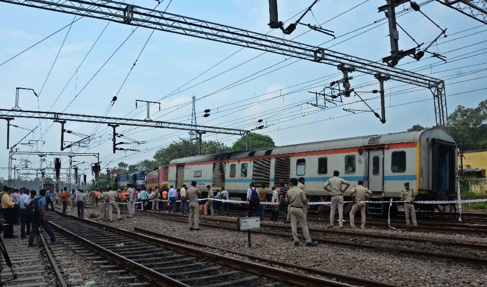 new delhi ranchi rajdhani express derailed 