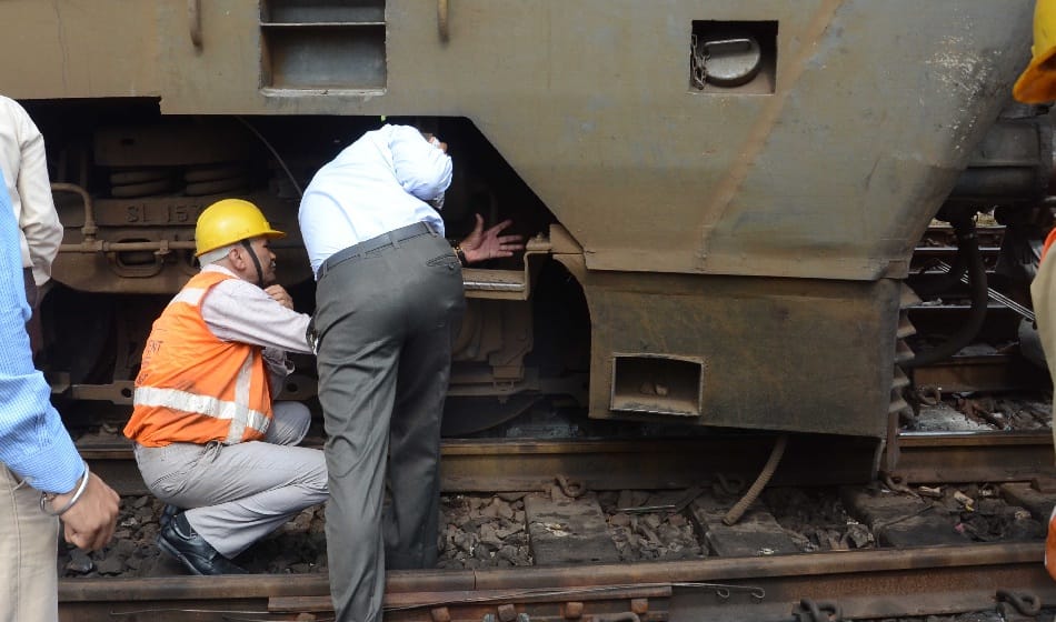 new delhi ranchi rajdhani express derailed 