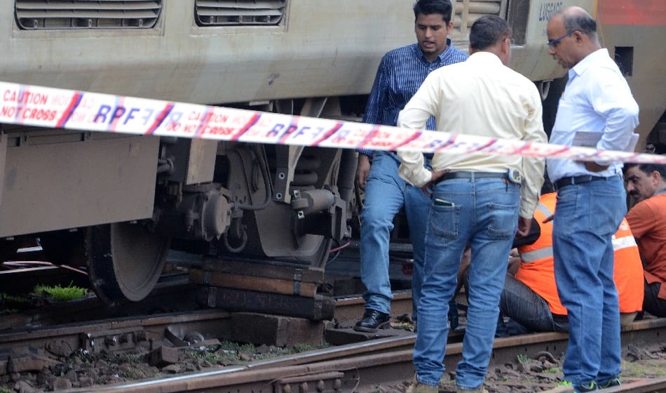 new delhi ranchi rajdhani express derailed 