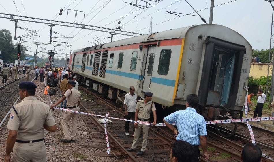 new delhi ranchi rajdhani express derailed 