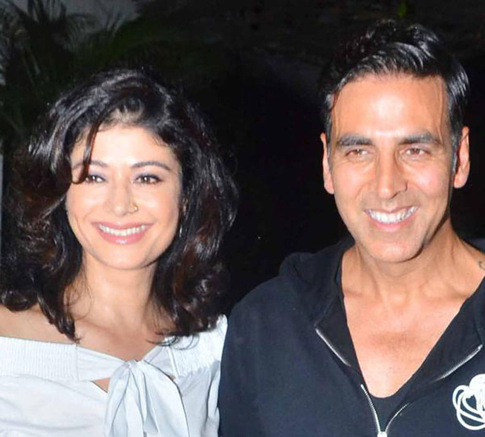 akshay kumar goes siddhivinayak temple with his every girlfriend