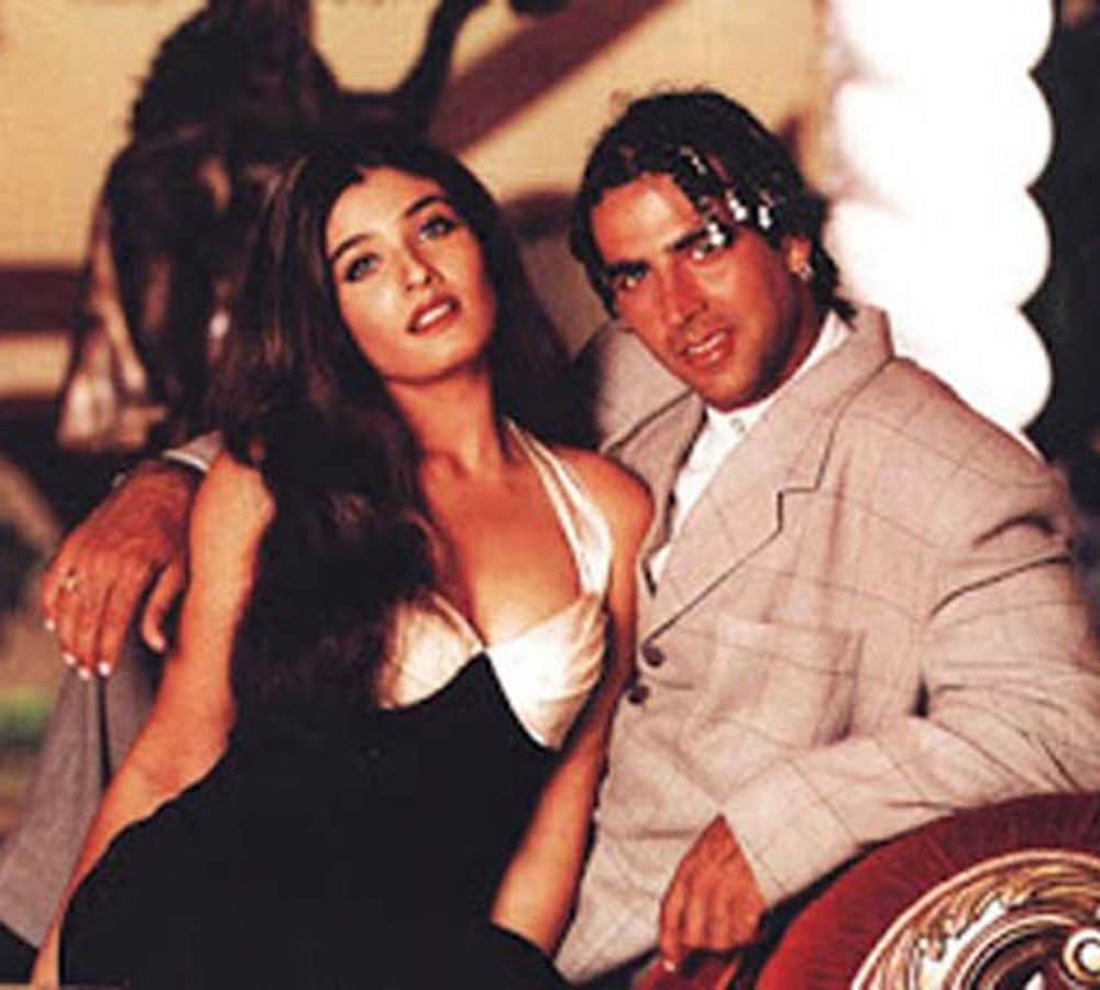 akshay kumar goes siddhivinayak temple with his every girlfriend