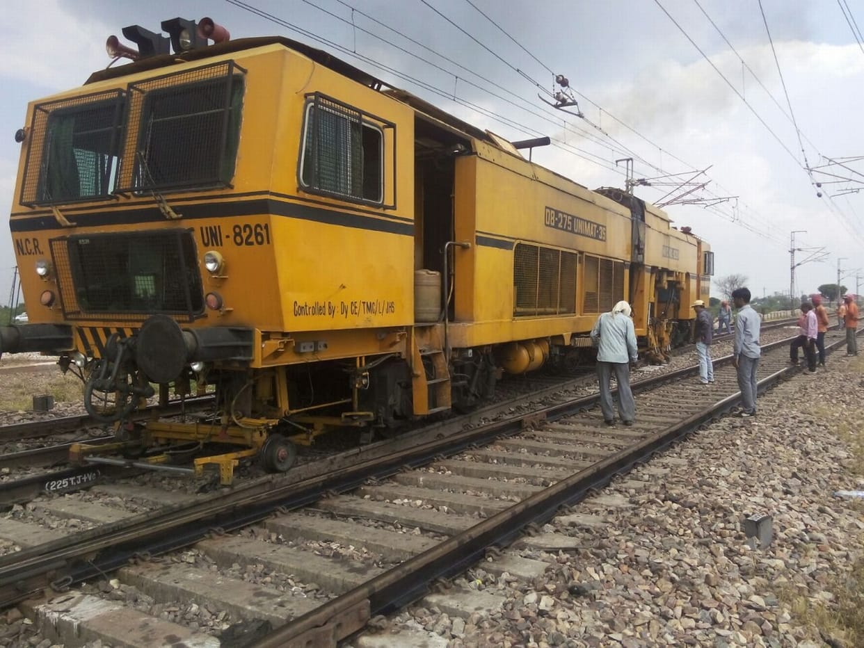 उखड़े गेट को लेकर पंजाब से यूपी आई मालगाड़ी