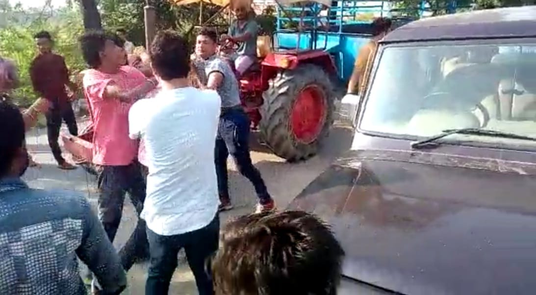 SI badly beaten by public