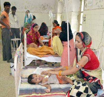 बुखार और एईएस से दो बच्चों की मौत, नौ भर्ती