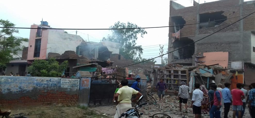 two death and four house demolish in LPG cylinder blast in aligarh