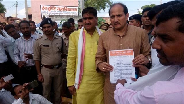 Chief Minister Muradabad slogans against Suresh Rana