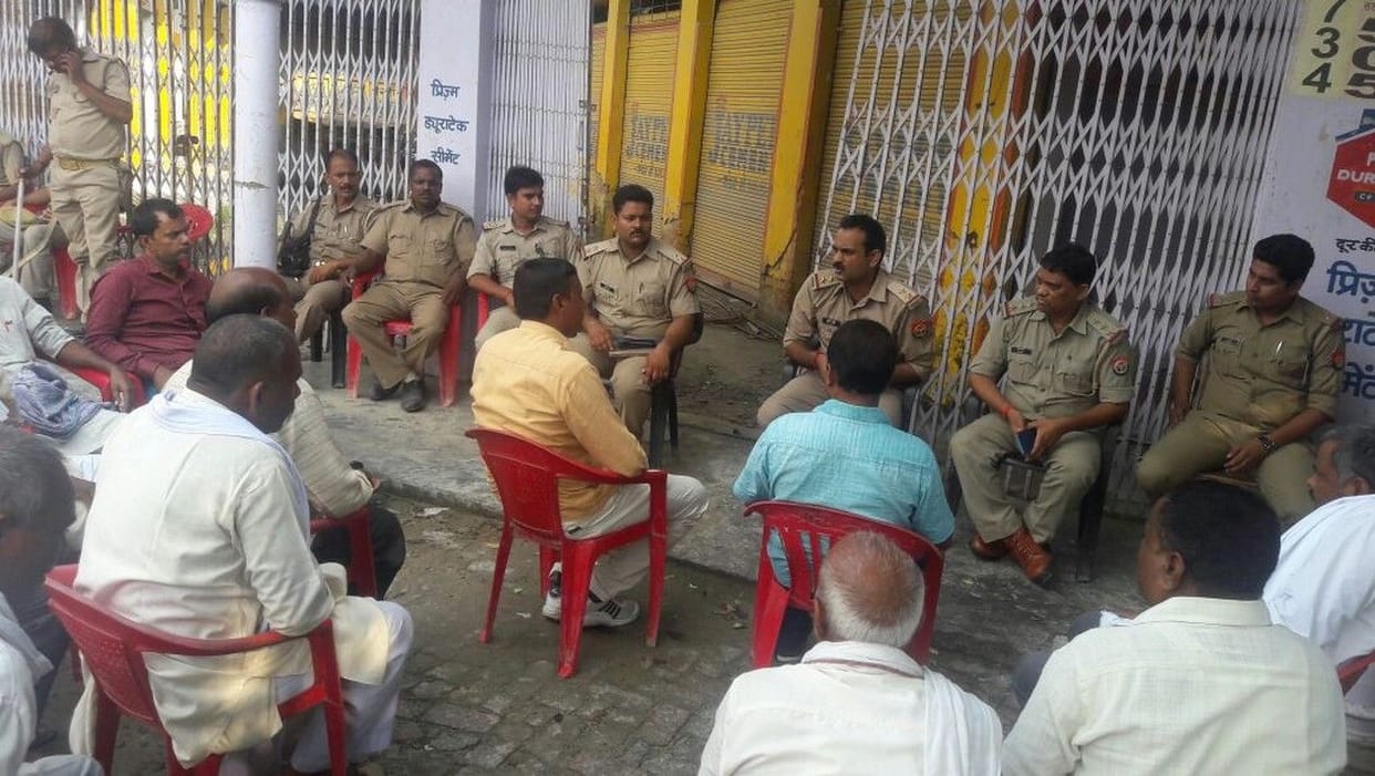 बाजार में पथराव से मची अफरातफरी