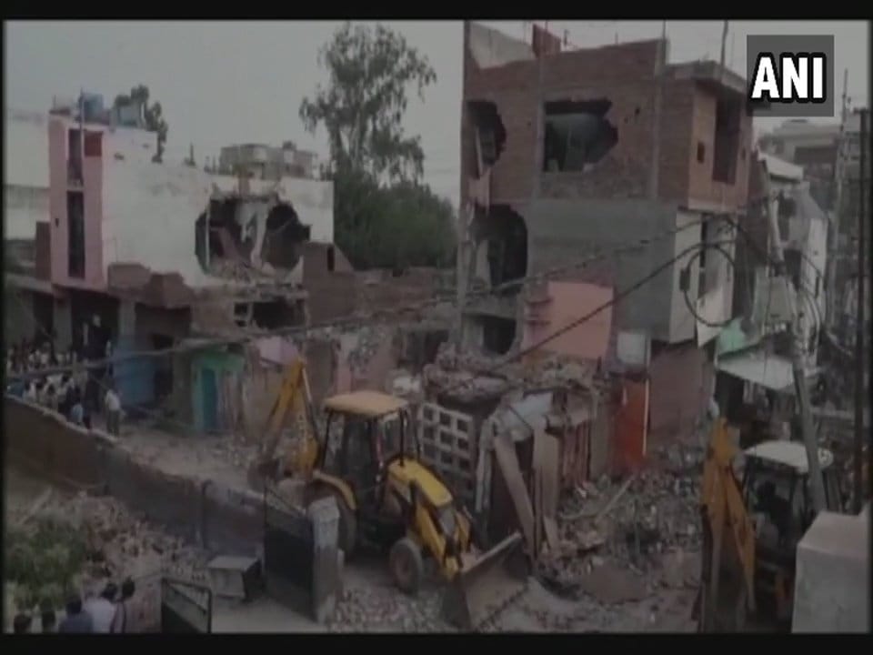 Aligarh: Two people died and 4 home collapsed after LPG cylinder blast in Banna Devi area