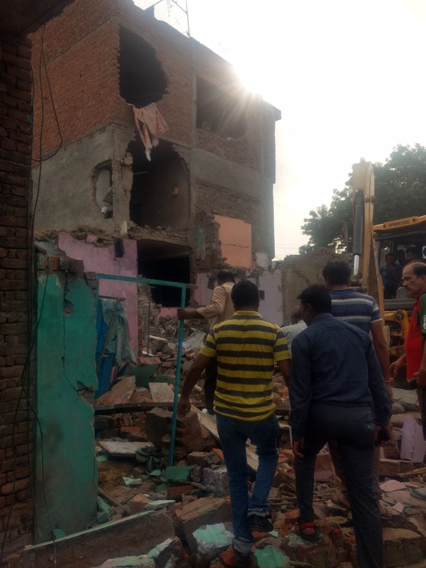Aligarh: Two people died and 4 home collapsed after LPG cylinder blast in Banna Devi area