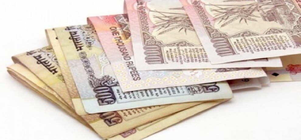 Demonetisation effect 21,000 people disclosed Rs 4,900 croroe black money