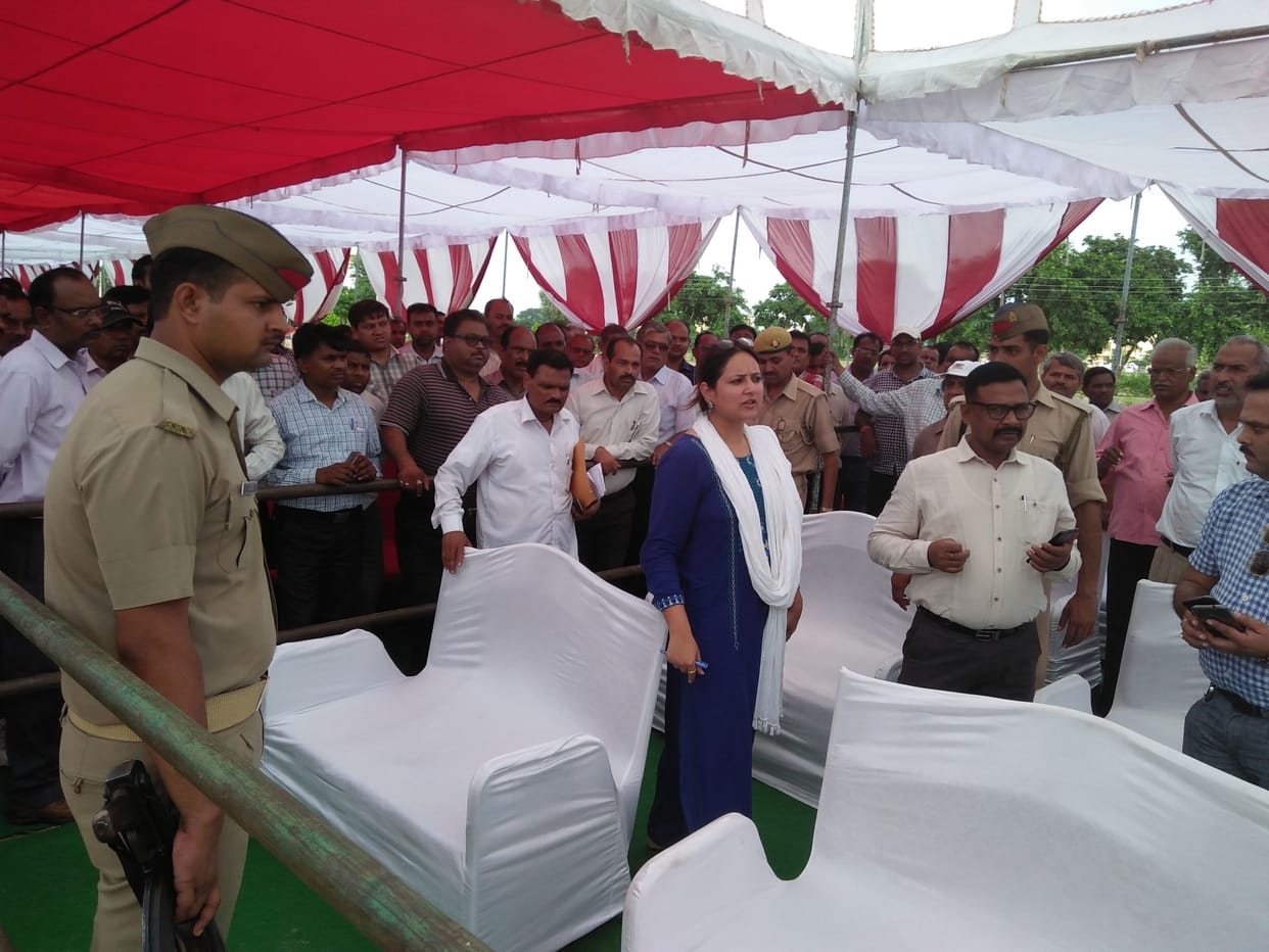 पांचवीं तक की मान्यता पर चल रहे दो स्कूल