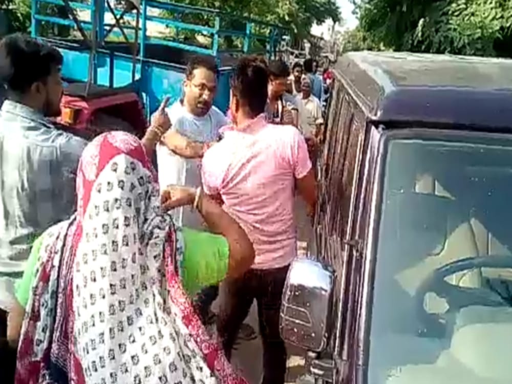 Block Chief family fight with sub inspector of police in udham singh nagar
