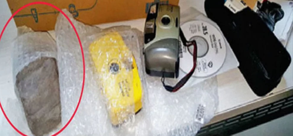man recieved stone and dummy cameras when he ordered a DSLR on flipkart